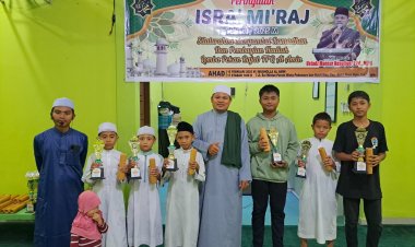 Semarak Isra' Mikraj Di Musholla Al Amin Podomoro Disambut Anak -Anak