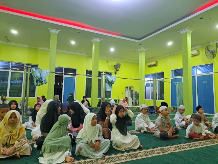Semarak Isra' Mikraj Di Musholla Al Amin Podomoro Disambut Anak -Anak