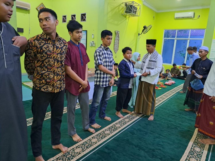 Buka Puasa Bersama Anak Yatim Di Musholla Al Amin Podomoro Air Dingin