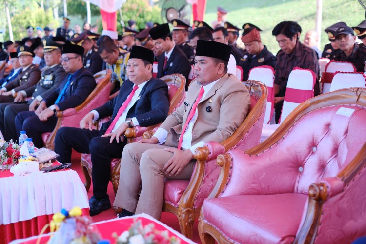 Bupati Pelalawan Zukri Hadiri Upacara Hari Bayangkara 79