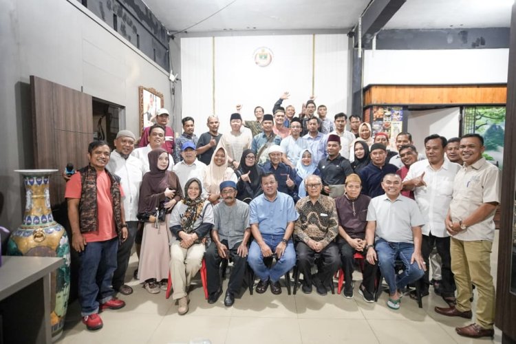 Buka Puasa JMSI Riau Dengan Suhardiman Amby: Menulis Adalah Hal Yang Penting Dalam Hidup Saya